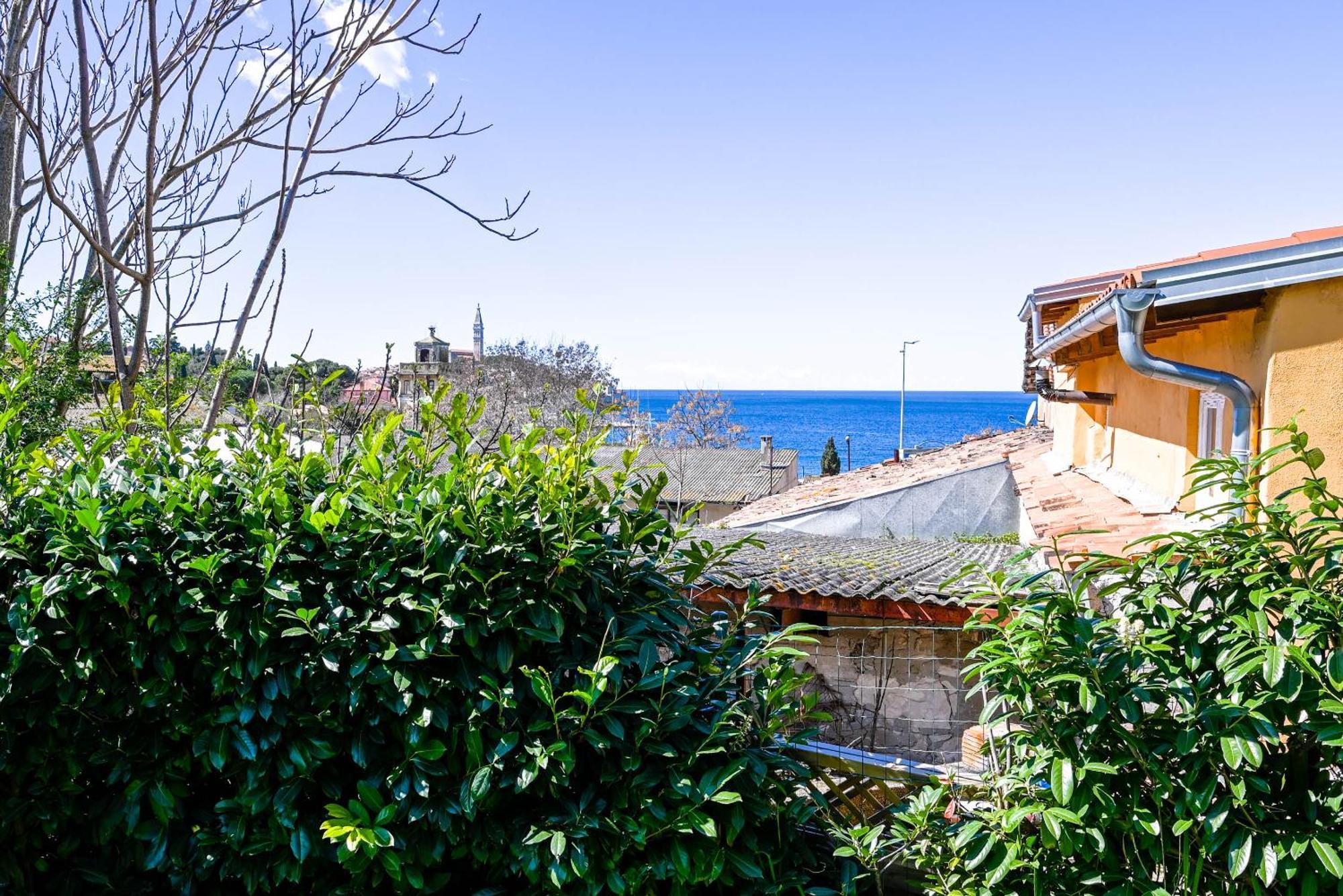 Carmelo House 3*